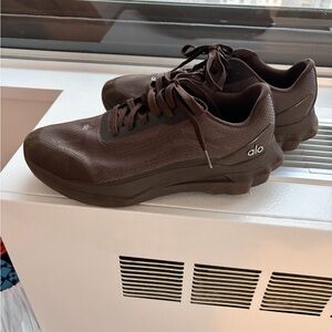ALO Yoga Runner Brown Athletic Shoes